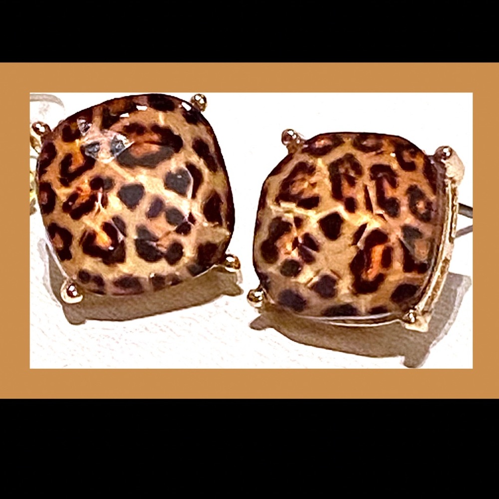 Leopard Iridescent Stone Gold Pierced Earrings NWT - Picture 5 of 6